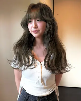 ロング カラー RAIMA ケアハイトーンのヘアスタイル