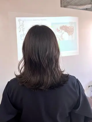 ミディアム カラー 松坂 真衣のヘアスタイル