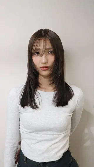 セミロング カラー AKO .のヘアスタイル