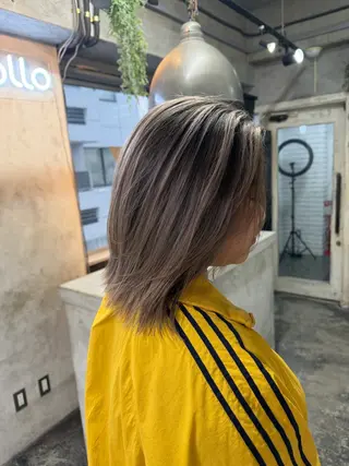 ミディアム 横浜🦋ハイトーン 🫐シャドウルーツのヘアスタイル