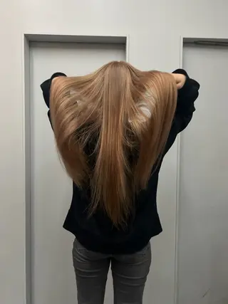 カラー ケアブリーチ特化 ハイトーンカラーのヘアスタイル