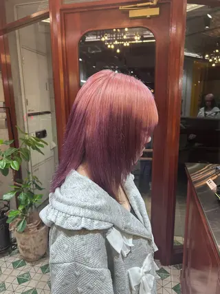 ミディアム カラー 閼伽井 誇和のヘアスタイル