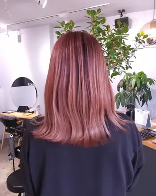 セミロング カラー 金田 拓也のヘアスタイル
