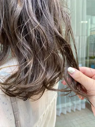 ミディアム カラー 吉村 夏椰のヘアスタイル