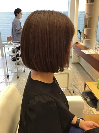 カラー 伊藤 桃のヘアスタイル
