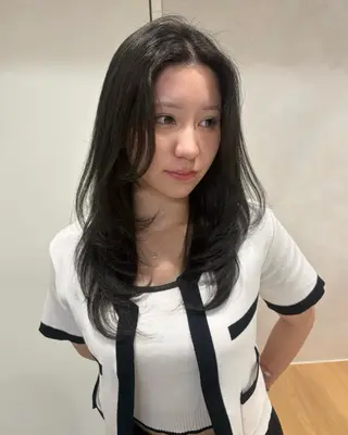 ミディアム カラー 透明感カラー🍯 髪質改善🫧 野々愛のヘアスタイル