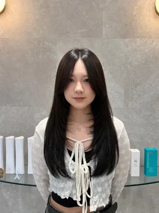 ロング 韓国ヘアケアブリーチ 莉奈のヘアスタイル