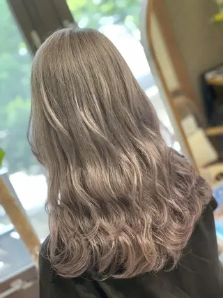 セミロング カラー ハイトーン得意😍 Lumiereのヘアスタイル