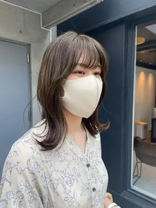 セミロング カラー kana .のヘアスタイル