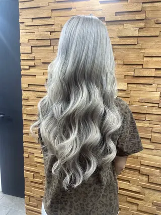 ロング RIEブリーチ& エクステ特化型のヘアスタイル