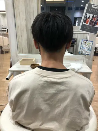 ショート メンズ white.梅田 デザインカラー🦄のヘアスタイル