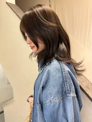 セミロング カラー shiro.kobe 森彩華のヘアスタイル