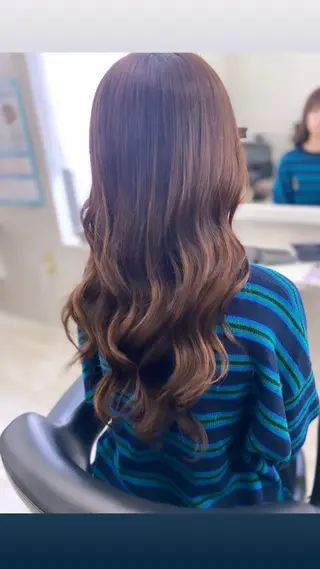 ロング 吉田 麻倫のヘアスタイル