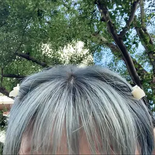 ショート カラー ハイトーン🤍 古江 実夢のヘアスタイル