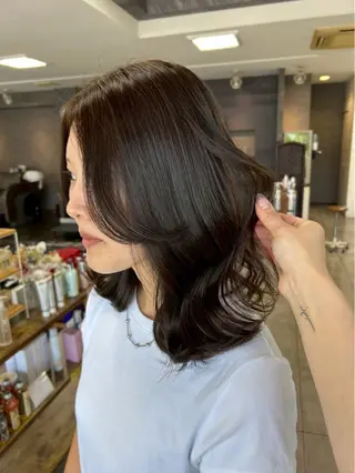 ミディアム カラー 西岡 英菜のヘアスタイル