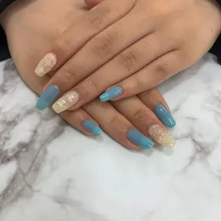 salon UNE LMA見習いスタッフのネイルデザイン