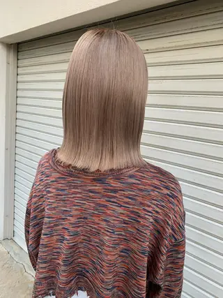 ミディアム カラー wakana/ 柔らかベージュカラーのヘアスタイル