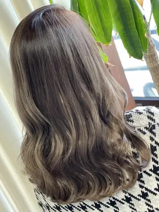 セミロング カラー ハイトーン得意😍 Lumiereのヘアスタイル