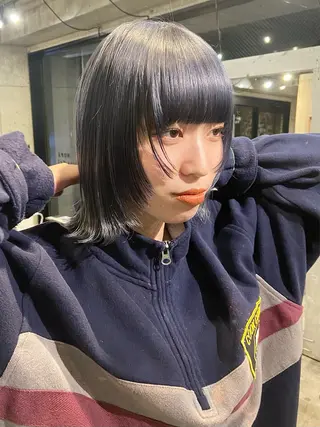 ミディアム ブリーチカラー/ブロ ンドレイヤーカットのヘアスタイル