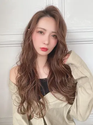 ロング Zina 渋谷のヘアスタイル