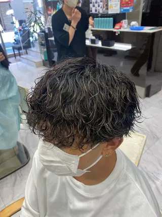 ショート メンズ 🌴パーマオタク🌴 長谷川　諒佑🌈のヘアスタイル