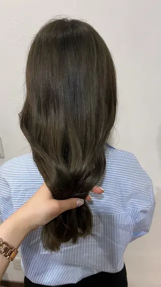 カラー 井上 結衣のヘアスタイル