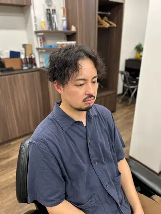 ショート パーマ メンズ 馬上 拓海のヘアスタイル