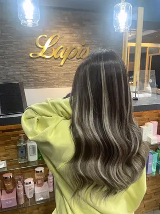 ロング RIEブリーチ& エクステ特化型のヘアスタイル