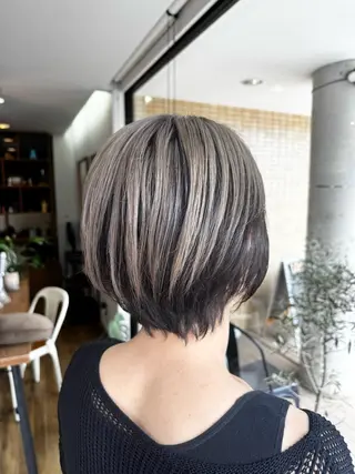 ショート カラー ツキダテ ユイのヘアスタイル