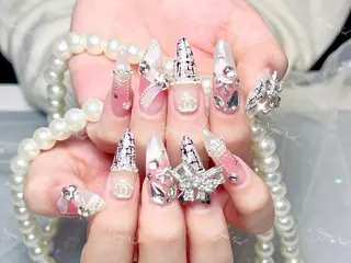 ネイル 🦋 Queenieのネイルデザイン