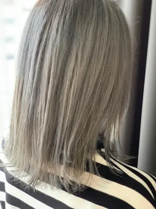 ミディアム カラー LUXBE LUCEのヘアスタイル