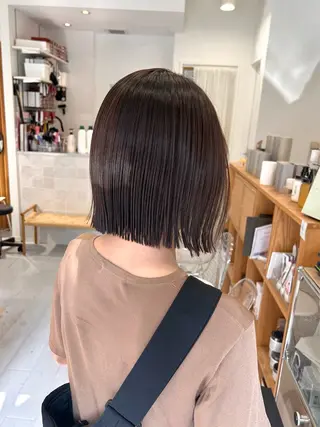 ショート カラー ぱつっとボブ/ 小野あかねのヘアスタイル