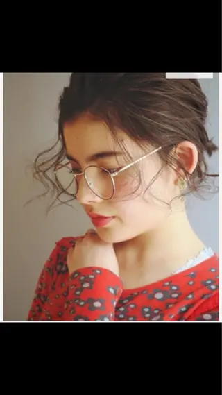 ミディアム 鷺谷 玲奈のヘアスタイル