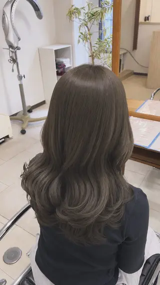 セミロング カラー 佐々木 優のヘアスタイル