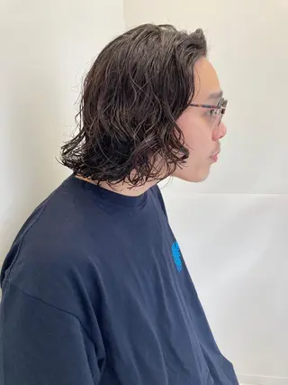 ミディアム パーマ メンズ 半個室サロン🫧 ササキアヤカのヘアスタイル