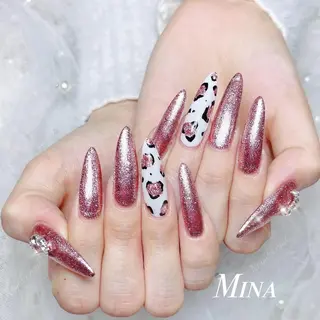 ネイル 🦋 Queenieのネイルデザイン