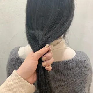 セミロング カラー 本間 結衣のヘアスタイル