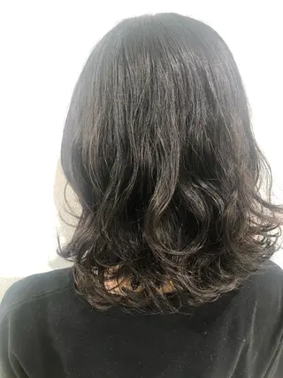 パーマ 渡部凌我 小顔ウルフ ハイトーンカラーのヘアスタイル