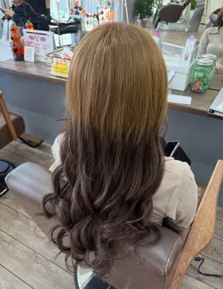 ロング カラー WEST OLAND 黒坂佳乃のヘアスタイル