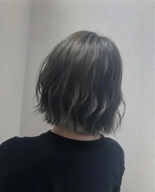 ショート カラー 白井 つづりのヘアスタイル
