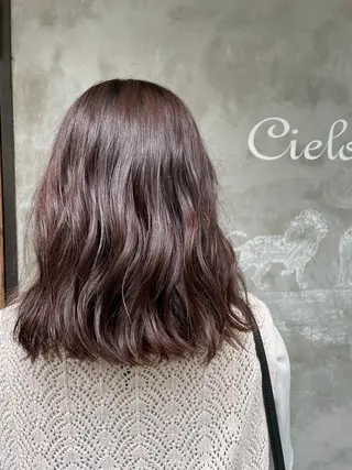 ミディアム 飯塚 七海のヘアスタイル