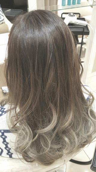 カラー セミロング いのうえ ももかのヘアスタイル