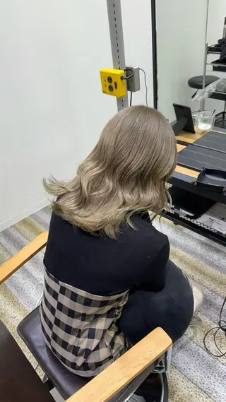 カラー 鈴木 ねねのヘアスタイル