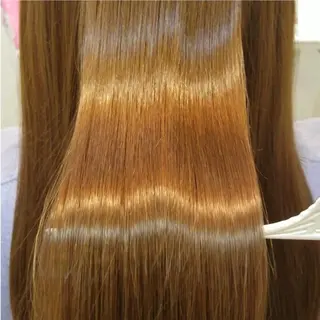 カラー ロング 荒山 栞奈のヘアスタイル