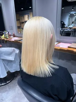 セミロング しげきハイトーン /ミルクティーのヘアスタイル