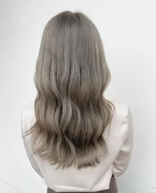 ロング カラー ハイトーンカラー 🦋yuri🦋のヘアスタイル