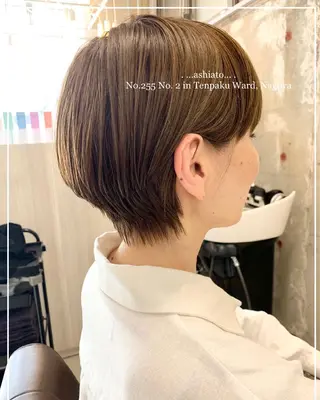 ショート カラー 眞名子 瑞紀のヘアスタイル