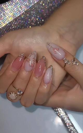 ネイル M.Queenネイル サロン天神今泉店のネイルデザイン