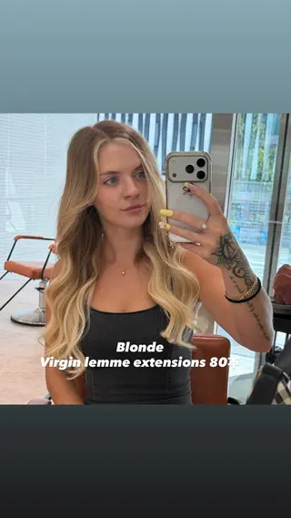 ロング カラー シールエクステ特化 ハイトーン、NANAのヘアスタイル