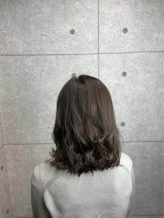 セミロング パーマ 成枝 天花のヘアスタイル